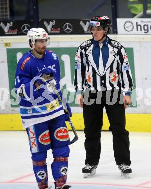 EBEL. Eishockey Bundesliga. EC VSV gegen HC Orli Znojmo. Miha Verlic, (VSV), Schiedsrichter . Villach, am 12.10.2017.
Foto: Kuess 


---
pressefotos, pressefotografie, kuess, qs, qspictures, sport, bild, bilder, bilddatenbank