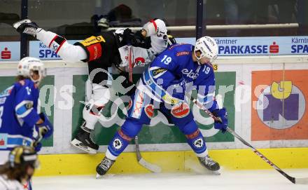 EBEL. Eishockey Bundesliga. EC VSV gegen HC Orli Znojmo. Stefan Bacher, (VSV), Erik Nemec (Znojmo). Villach, am 12.10.2017.
Foto: Kuess 


---
pressefotos, pressefotografie, kuess, qs, qspictures, sport, bild, bilder, bilddatenbank