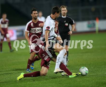 Fussball Tipico Bundesliga. RZ Pellets WAC gegen SV Mattersburg. Mihret Topcagic, (WAC), Alois Hoeller (Mattersburg). Wolfsberg, am 14.10.2017.
Foto: Kuess

---
pressefotos, pressefotografie, kuess, qs, qspictures, sport, bild, bilder, bilddatenbank