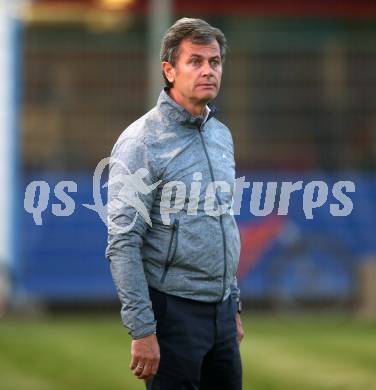 Fussball Kaerntner Liga. SAK gegen Maria Saal. Trainer Klaus Thuller (Maria Saal). Klagenfurt, am 13.10.2017.
Foto: Kuess
---
pressefotos, pressefotografie, kuess, qs, qspictures, sport, bild, bilder, bilddatenbank