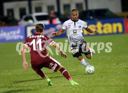 Fussball Tipico Bundesliga. RZ Pellets WAC gegen SV Mattersburg. Stephan Palla, (WAC), Andreas Gruber  (Mattersburg). Wolfsberg, am 14.10.2017.
Foto: Kuess

---
pressefotos, pressefotografie, kuess, qs, qspictures, sport, bild, bilder, bilddatenbank