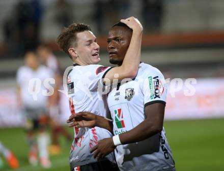 Fussball Tipico Bundesliga. RZ Pellets WAC gegen SV Mattersburg. Torjubel Issiaka Ouedraogo, Florian Flecker (WAC). Wolfsberg, am 14.10.2017.
Foto: Kuess

---
pressefotos, pressefotografie, kuess, qs, qspictures, sport, bild, bilder, bilddatenbank