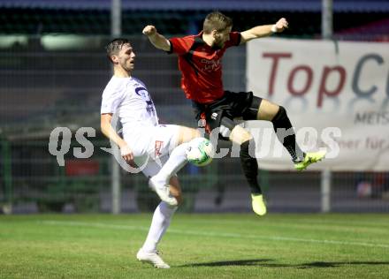 Fussball Kaerntner Liga. SAK gegen Maria Saal. Darjan Aleksic,  (SAK), Christoph Orasch (Maria Saal). Klagenfurt, am 13.10.2017.
Foto: Kuess
---
pressefotos, pressefotografie, kuess, qs, qspictures, sport, bild, bilder, bilddatenbank