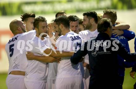 Fussball Kaerntner Liga. SAK gegen Maria Saal.  Torjubel SAK. Klagenfurt, am 13.10.2017.
Foto: Kuess
---
pressefotos, pressefotografie, kuess, qs, qspictures, sport, bild, bilder, bilddatenbank
