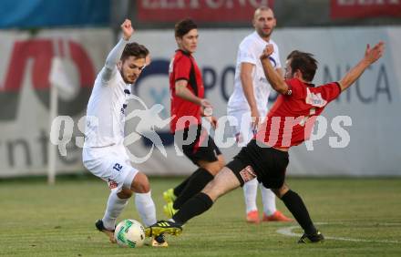 Fussball Kaerntner Liga. SAK gegen Maria Saal. Amer Krcic, (SAK), Roland Krenn  (Maria Saal). Klagenfurt, am 13.10.2017.
Foto: Kuess
---
pressefotos, pressefotografie, kuess, qs, qspictures, sport, bild, bilder, bilddatenbank