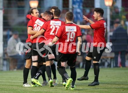 Fussball Kaerntner Liga. SAK gegen Maria Saal.  Torjubel Maria Saal. Klagenfurt, am 13.10.2017.
Foto: Kuess
---
pressefotos, pressefotografie, kuess, qs, qspictures, sport, bild, bilder, bilddatenbank