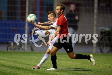 Fussball Kaerntner Liga. SAK gegen Maria Saal. Jurinic Andrej, (SAK), Bernhard Walzl  (Maria Saal). Klagenfurt, am 13.10.2017.
Foto: Kuess
---
pressefotos, pressefotografie, kuess, qs, qspictures, sport, bild, bilder, bilddatenbank