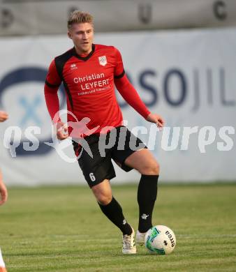 Fussball Kaerntner Liga. SAK gegen Maria Saal. Kevin Puschl Schliefnig (Maria Saal). Klagenfurt, am 13.10.2017.
Foto: Kuess
---
pressefotos, pressefotografie, kuess, qs, qspictures, sport, bild, bilder, bilddatenbank