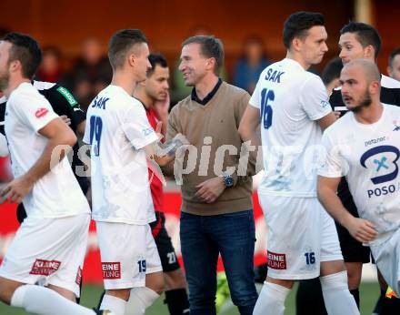 Fussball Kaerntner Liga. SAK gegen Maria Saal. Jurinic Andrej (SAK), Klaus Mitterdorfer (Praesident Kaerntner Fussballverband). Klagenfurt, am 13.10.2017.
Foto: Kuess
---
pressefotos, pressefotografie, kuess, qs, qspictures, sport, bild, bilder, bilddatenbank