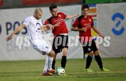 Fussball Kaerntner Liga. SAK gegen Maria Saal. Christian Dlopst, (SAK), Sebastian Kaiser, Luca Andrea Nicola Kreuzer  (Maria Saal). Klagenfurt, am 13.10.2017.
Foto: Kuess
---
pressefotos, pressefotografie, kuess, qs, qspictures, sport, bild, bilder, bilddatenbank