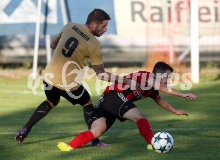 Fussball Kaerntner LIga. St. Jakob im Rosental gegen Koettmannsdorf. Marco Koller,  (St. Jakob), Christopher Sallinger (Koettmannsdorf). St. Jakob am 14.10.2017.
Foto: Kuess
---
pressefotos, pressefotografie, kuess, qs, qspictures, sport, bild, bilder, bilddatenbank