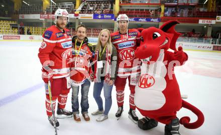 EBEL. Eishockey Bundesliga. KAC gegen 	Vienna Capitals. Antenne Fans, Stefan Geier, Jamie Lundmark (KAC). Klagenfurt, am 15.10.2017.
Foto: Kuess

---
pressefotos, pressefotografie, kuess, qs, qspictures, sport, bild, bilder, bilddatenbank