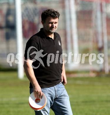 Fussball. Kaerntner Liga. KAC 1909 gegen Bleiburg. Trainer Mario Romac (Bleiburg). Klagenfurt, 14.10.2017.
Foto: Kuess
---
pressefotos, pressefotografie, kuess, qs, qspictures, sport, bild, bilder, bilddatenbank