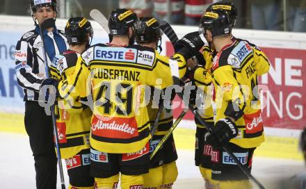 EBEL. Eishockey Bundesliga. KAC gegen 	Vienna Capitals. Torjubel Kyle Klubertanz, Riley Holzapfel, Jamie Fraser (Vienna Capitals). Klagenfurt, am 15.10.2017.
Foto: Kuess

---
pressefotos, pressefotografie, kuess, qs, qspictures, sport, bild, bilder, bilddatenbank