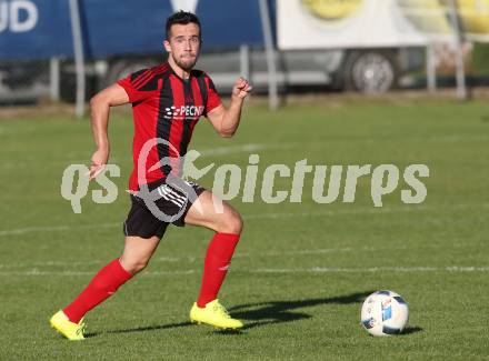 Fussball Kaerntner LIga. St. Jakob im Rosental gegen Koettmannsdorf. Marco Koller (St. Jakob). St. Jakob am 14.10.2017.
Foto: Kuess
---
pressefotos, pressefotografie, kuess, qs, qspictures, sport, bild, bilder, bilddatenbank