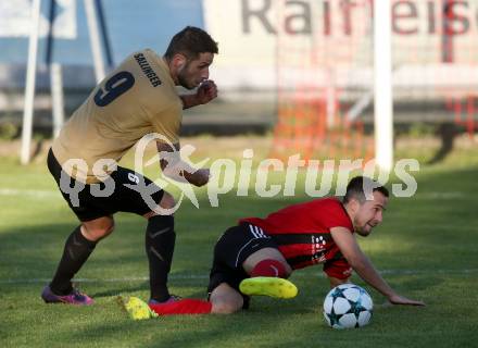 Fussball Kaerntner LIga. St. Jakob im Rosental gegen Koettmannsdorf. Marco Koller,  (St. Jakob), Christopher Sallinger (Koettmannsdorf). St. Jakob am 14.10.2017.
Foto: Kuess
---
pressefotos, pressefotografie, kuess, qs, qspictures, sport, bild, bilder, bilddatenbank