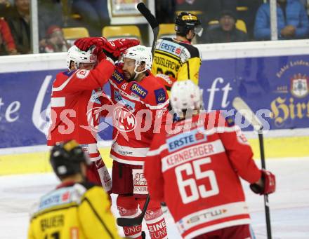 EBEL. Eishockey Bundesliga. KAC gegen 	Vienna Capitals. Torjubel Thomas Koch, Stefan Geier (KAC). Klagenfurt, am 15.10.2017.
Foto: Kuess

---
pressefotos, pressefotografie, kuess, qs, qspictures, sport, bild, bilder, bilddatenbank