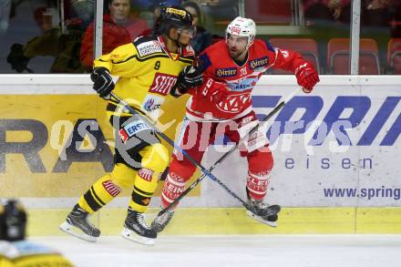 EBEL. Eishockey Bundesliga. KAC gegen 	Vienna Capitals. Martin Schumnig, (KAC), Ali Wukovits (Vienna Capitals). Klagenfurt, am 15.10.2017.
Foto: Kuess

---
pressefotos, pressefotografie, kuess, qs, qspictures, sport, bild, bilder, bilddatenbank