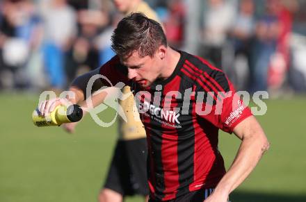 Fussball Kaerntner LIga. St. Jakob im Rosental gegen Koettmannsdorf. Harald Ottowitz (St. Jakob). St. Jakob am 14.10.2017.
Foto: Kuess
---
pressefotos, pressefotografie, kuess, qs, qspictures, sport, bild, bilder, bilddatenbank