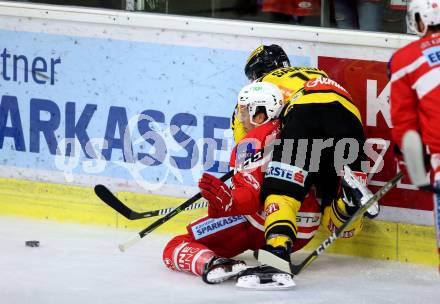 EBEL. Eishockey Bundesliga. KAC gegen 	Vienna Capitals. Ramon Schnetzer, (KAC), Jerome Samson (Vienna Capitals). Klagenfurt, am 15.10.2017.
Foto: Kuess

---
pressefotos, pressefotografie, kuess, qs, qspictures, sport, bild, bilder, bilddatenbank