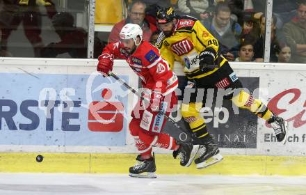 EBEL. Eishockey Bundesliga. KAC gegen 	Vienna Capitals. Steven Strong, (KAC), Kyle Klubertanz  (Vienna Capitals). Klagenfurt, am 15.10.2017.
Foto: Kuess

---
pressefotos, pressefotografie, kuess, qs, qspictures, sport, bild, bilder, bilddatenbank