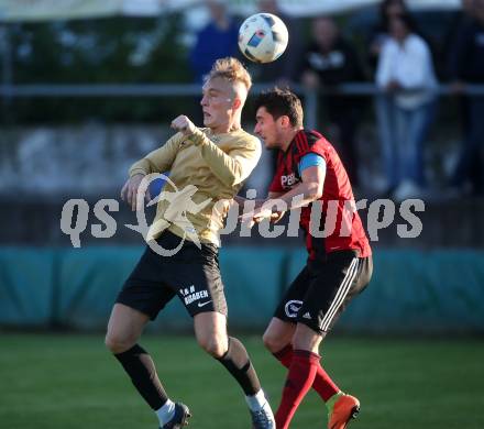 Fussball Kaerntner LIga. St. Jakob im Rosental gegen Koettmannsdorf. Manuel Alexander Schuettelkopf,  (St. Jakob), Aner Mandzic (Koettmannsdorf). St. Jakob am 14.10.2017.
Foto: Kuess
---
pressefotos, pressefotografie, kuess, qs, qspictures, sport, bild, bilder, bilddatenbank