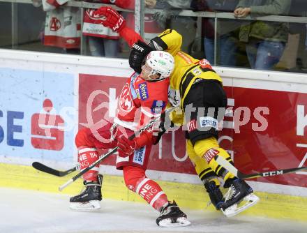 EBEL. Eishockey Bundesliga. KAC gegen 	Vienna Capitals. Ramon Schnetzer, (KAC), Jerome Samson (Vienna Capitals). Klagenfurt, am 15.10.2017.
Foto: Kuess

---
pressefotos, pressefotografie, kuess, qs, qspictures, sport, bild, bilder, bilddatenbank