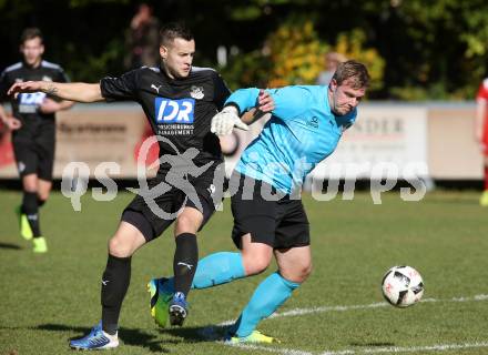 Fussball. Kaerntner Liga. KAC 1909 gegen Bleiburg. Benjamin Reichart (KAC),  Adnan Besic (Bleiburg). Klagenfurt, 14.10.2017.
Foto: Kuess
---
pressefotos, pressefotografie, kuess, qs, qspictures, sport, bild, bilder, bilddatenbank