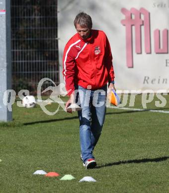Fussball. Kaerntner Liga. KAC 1909 gegen Bleiburg. Trainer Wolfgang Andreas Eberhard (KAC). Klagenfurt, 14.10.2017.
Foto: Kuess
---
pressefotos, pressefotografie, kuess, qs, qspictures, sport, bild, bilder, bilddatenbank