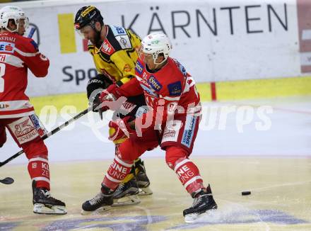 EBEL. Eishockey Bundesliga. KAC gegen 	Vienna Capitals. Ramon Schnetzer, (KAC), MacGregor Sharp (Vienna Capitals). Klagenfurt, am 15.10.2017.
Foto: Kuess

---
pressefotos, pressefotografie, kuess, qs, qspictures, sport, bild, bilder, bilddatenbank