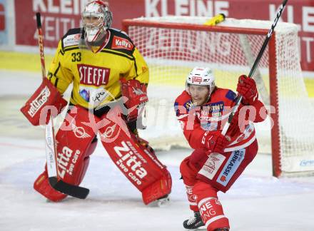 EBEL. Eishockey Bundesliga. KAC gegen 	Vienna Capitals. Johannes Bischofberger, (KAC), Pekka Tuokkola  (Vienna Capitals). Klagenfurt, am 15.10.2017.
Foto: Kuess

---
pressefotos, pressefotografie, kuess, qs, qspictures, sport, bild, bilder, bilddatenbank