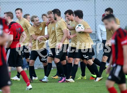 Fussball Kaerntner LIga. St. Jakob im Rosental gegen Koettmannsdorf. Torjubel Aner Mandzic (Koettmannsdorf). St. Jakob am 14.10.2017.
Foto: Kuess
---
pressefotos, pressefotografie, kuess, qs, qspictures, sport, bild, bilder, bilddatenbank