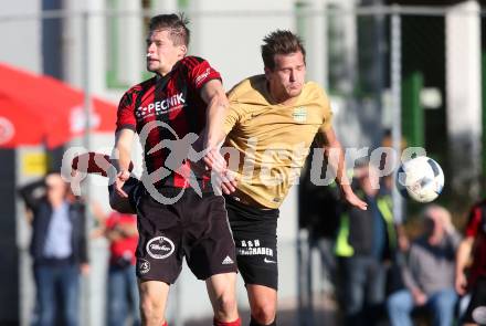 Fussball Kaerntner LIga. St. Jakob im Rosental gegen Koettmannsdorf. Harald Ottowitz,  (St. Jakob), Christoph Pibal (Koettmannsdorf). St. Jakob am 14.10.2017.
Foto: Kuess
---
pressefotos, pressefotografie, kuess, qs, qspictures, sport, bild, bilder, bilddatenbank