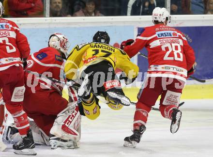 EBEL. Eishockey Bundesliga. KAC gegen 	Vienna Capitals. David Madlehner, Martin Schumnig, (KAC), Jerome Samson (Vienna Capitals). Klagenfurt, am 15.10.2017.
Foto: Kuess

---
pressefotos, pressefotografie, kuess, qs, qspictures, sport, bild, bilder, bilddatenbank
