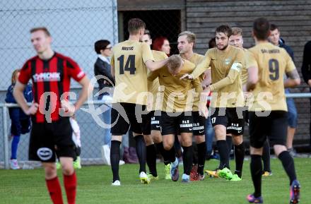 Fussball Kaerntner LIga. St. Jakob im Rosental gegen Koettmannsdorf. Torjubel Aner Mandzic (Koettmannsdorf). St. Jakob am 14.10.2017.
Foto: Kuess
---
pressefotos, pressefotografie, kuess, qs, qspictures, sport, bild, bilder, bilddatenbank