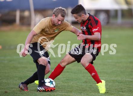 Fussball Kaerntner LIga. St. Jakob im Rosental gegen Koettmannsdorf. Marco Koller,  (St. Jakob), Martin Trattnig (Koettmannsdorf). St. Jakob am 14.10.2017.
Foto: Kuess
---
pressefotos, pressefotografie, kuess, qs, qspictures, sport, bild, bilder, bilddatenbank