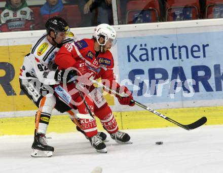 EBEL. Eishockey Bundesliga. KAC gegen 	Dornbirn Bulldogs. Kevin Schettina, (KAC), Stefan Haeussle (Dornbirn). Klagenfurt, am 20.10.2017.
Foto: Kuess

---
pressefotos, pressefotografie, kuess, qs, qspictures, sport, bild, bilder, bilddatenbank