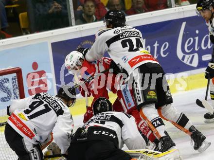 EBEL. Eishockey Bundesliga. KAC gegen 	Dornbirn Bulldogs. Marco Richter, (KAC), Michael Caruso (Dornbirn). Klagenfurt, am 20.10.2017.
Foto: Kuess

---
pressefotos, pressefotografie, kuess, qs, qspictures, sport, bild, bilder, bilddatenbank