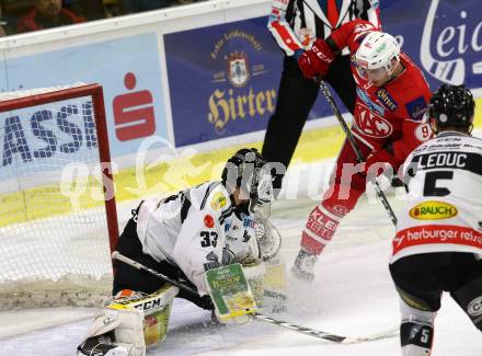 EBEL. Eishockey Bundesliga. KAC gegen 	Dornbirn Bulldogs. Matthew Neal, (KAC), Ronan Quemener (Dornbirn). Klagenfurt, am 20.10.2017.
Foto: Kuess

---
pressefotos, pressefotografie, kuess, qs, qspictures, sport, bild, bilder, bilddatenbank