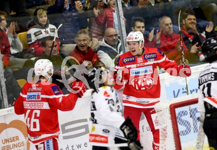 EBEL. Eishockey Bundesliga. KAC gegen 	Dornbirn Bulldogs. Torjubel Marco Brucker, Johannes Bischofberger (KAC). Klagenfurt, am 20.10.2017.
Foto: Kuess

---
pressefotos, pressefotografie, kuess, qs, qspictures, sport, bild, bilder, bilddatenbank