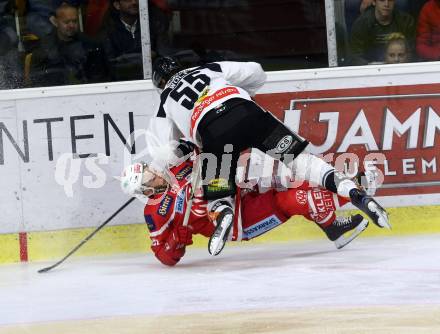 EBEL. Eishockey Bundesliga. KAC gegen 	Dornbirn Bulldogs. Kevin Schettina, (KAC), Raphael Wolf (Dornbirn). Klagenfurt, am 20.10.2017.
Foto: Kuess

---
pressefotos, pressefotografie, kuess, qs, qspictures, sport, bild, bilder, bilddatenbank