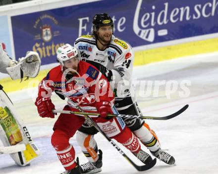 EBEL. Eishockey Bundesliga. KAC gegen 	Dornbirn Bulldogs. Kevin Schettina, (KAC), Michael Caruso (Dornbirn). Klagenfurt, am 20.10.2017.
Foto: Kuess

---
pressefotos, pressefotografie, kuess, qs, qspictures, sport, bild, bilder, bilddatenbank