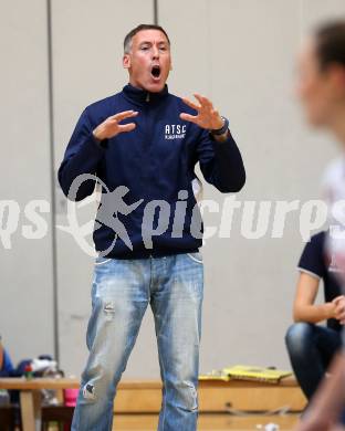 Volleyball Bundesliga. Frauen. SG Kelag Klagenfurt gegen VC Tirol. Trainer Helmut Voggenberger (Klagenfurt). Klagenfurt, am 21.10.2017.
Foto: Kuess
---
pressefotos, pressefotografie, kuess, qs, qspictures, sport, bild, bilder, bilddatenbank