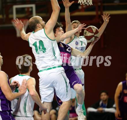 Basketball 2. Bundesliga. Grunddurchgang. 5. Runde. KOS Celovec gegen D.C. Timberwolves. Vjeran Soldo, Jan Razdevsek (KOS Celovec),  Laurence Mueller (Timberwolves). Klagenfurt, am 21.10.2017.
Foto: Kuess
---
pressefotos, pressefotografie, kuess, qs, qspictures, sport, bild, bilder, bilddatenbank