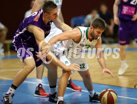 Basketball 2. Bundesliga. Grunddurchgang. 5. Runde. KOS Celovec gegen D.C. Timberwolves. Christian Erschen (KOS Celovec), Nemanja Nikolic (Timberwolves). Klagenfurt, am 21.10.2017.
Foto: Kuess
---
pressefotos, pressefotografie, kuess, qs, qspictures, sport, bild, bilder, bilddatenbank
