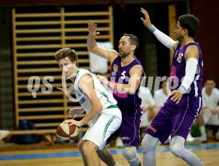 Basketball 2. Bundesliga. Grunddurchgang. 5. Runde. KOS Celovec gegen D.C. Timberwolves. Andi Smrtnik, (KOS Celovec), David Geisler, Marko Kolaric (Timberwolves). Klagenfurt, am 21.10.2017.
Foto: Kuess
---
pressefotos, pressefotografie, kuess, qs, qspictures, sport, bild, bilder, bilddatenbank