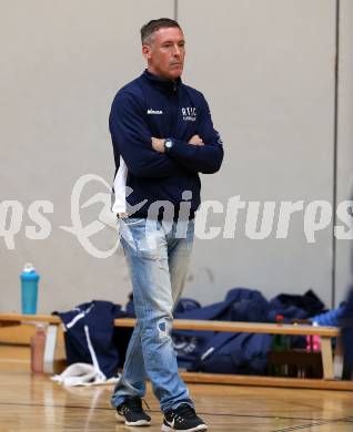 Volleyball Bundesliga. Frauen. SG Kelag Klagenfurt gegen VC Tirol. Trainer Helmut Voggenberger (Klagenfurt). Klagenfurt, am 21.10.2017.
Foto: Kuess
---
pressefotos, pressefotografie, kuess, qs, qspictures, sport, bild, bilder, bilddatenbank