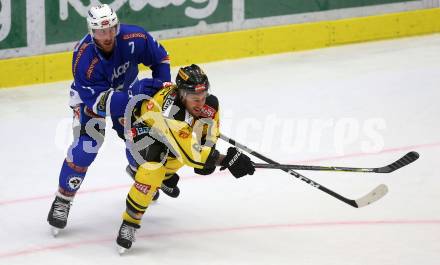 EBEL. Eishockey Bundesliga. EC VSV gegen Vienna Capitals. Dave Shields, (VSV), Rafael Rotter (Vienna Capitals). Villach, am 22.10.2017.
Foto: Kuess 


---
pressefotos, pressefotografie, kuess, qs, qspictures, sport, bild, bilder, bilddatenbank