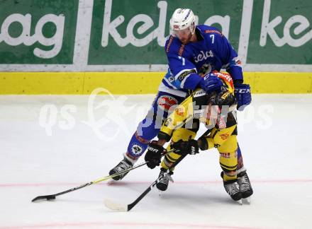 EBEL. Eishockey Bundesliga. EC VSV gegen Vienna Capitals. Dave Shields, (VSV), Rafael Rotter (Vienna Capitals). Villach, am 22.10.2017.
Foto: Kuess 


---
pressefotos, pressefotografie, kuess, qs, qspictures, sport, bild, bilder, bilddatenbank