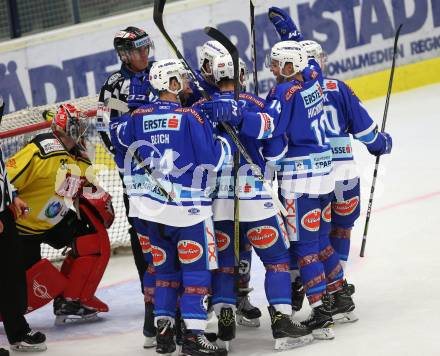 EBEL. Eishockey Bundesliga. EC VSV gegen Vienna Capitals. Torjubel Robert Flick, Miha Verlic, Stefan Bacher, Kyle Beach, Jordan Hickmott (VSV). Villach, am 22.10.2017.
Foto: Kuess 


---
pressefotos, pressefotografie, kuess, qs, qspictures, sport, bild, bilder, bilddatenbank